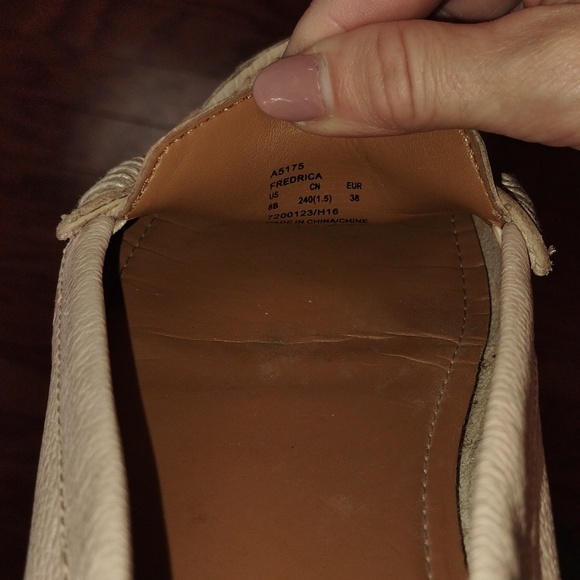 Coach  Fredrica A5175 Beige Pebble Grain Leather Slip On Loafers Size 8B - Picture 6 of 8